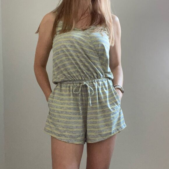 basin + range Pants - Basin + Range Striped Romper size Small Sleeveless Gray Yellow Elastic Waistband